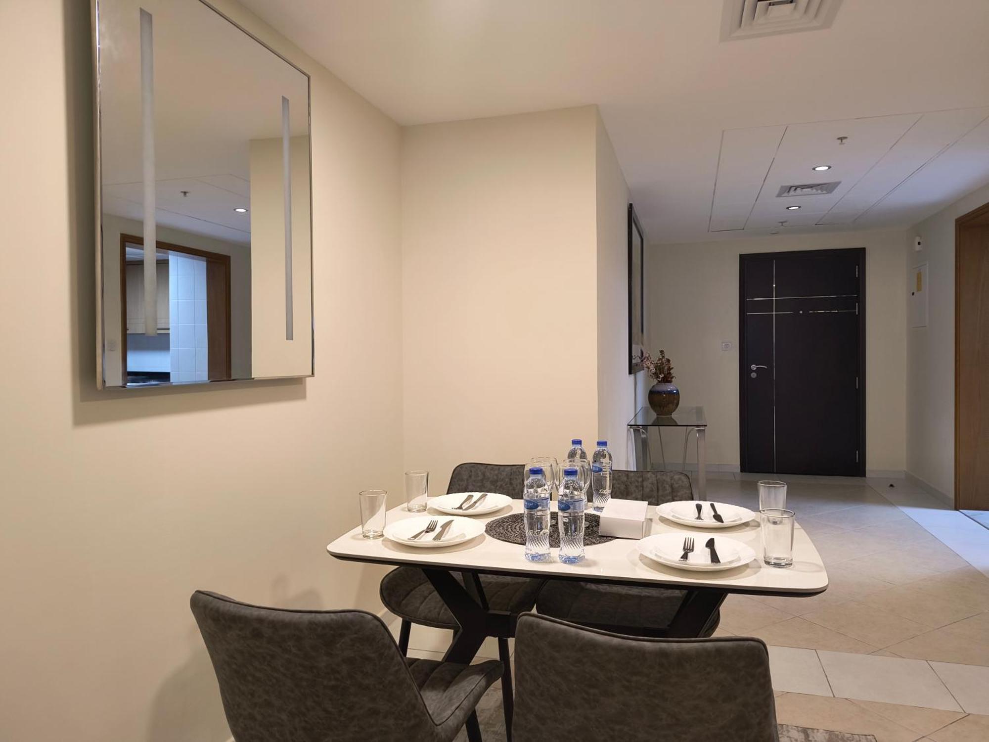Trinity Holiday Homes - Sheikh Zayed Road Near To Financial Center Metro Station Dubái Exterior foto